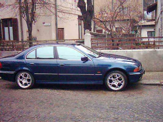 Apsai pentru a vedea imaginea la dimensiuni originale